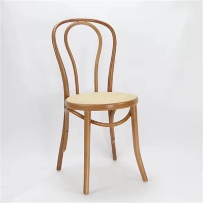 Stapelbarer Thonet-Stuhl aus natürlichem Bugholz mit Rattansitz